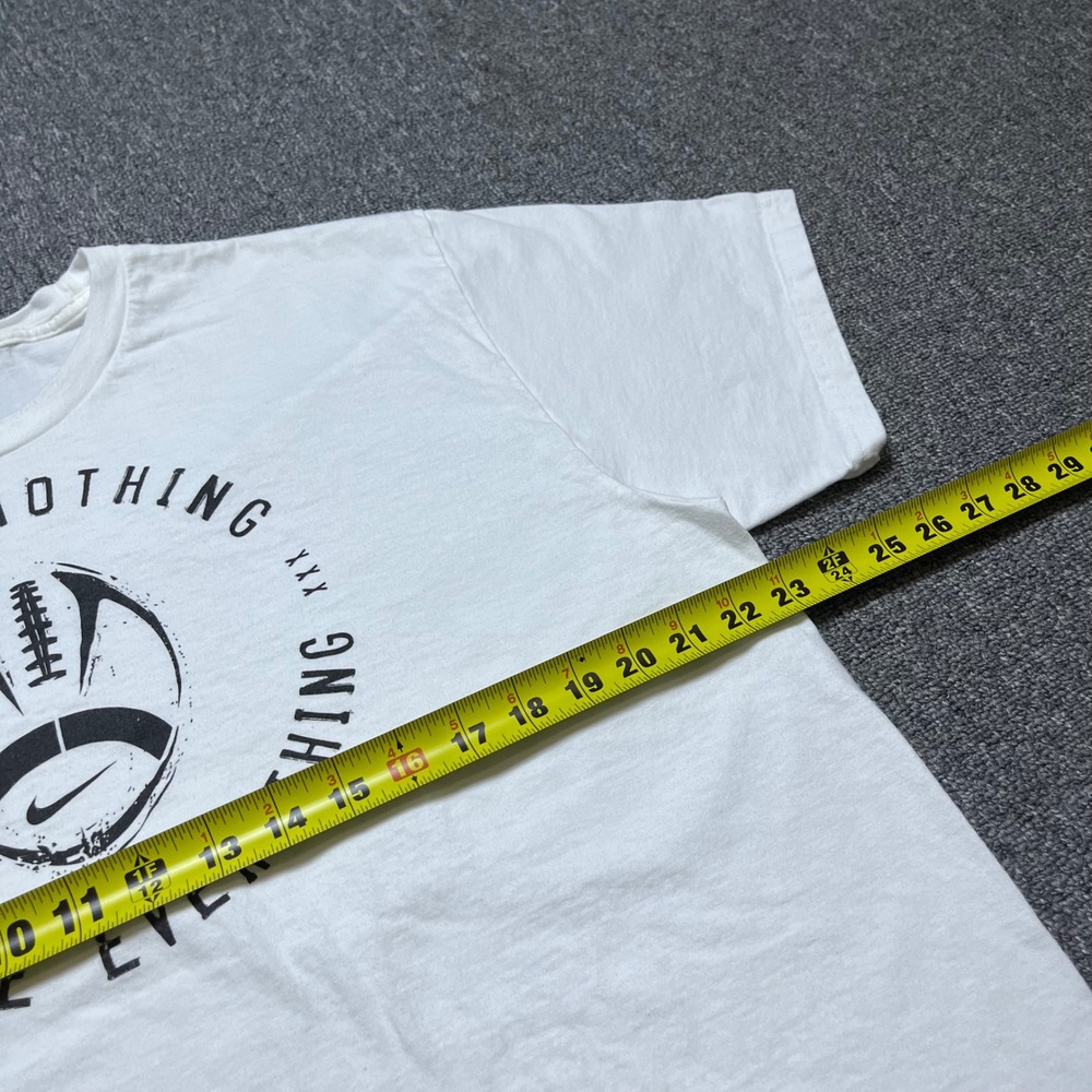 Nike T-Shirt XL White Fear Nothing Dominate Everything Football Graphic Tee - Picture 4 of 6